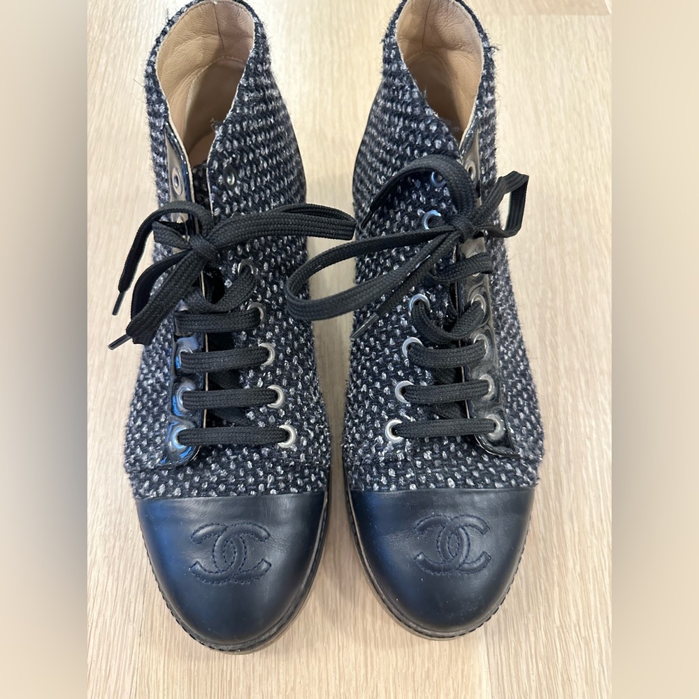 Chanel interlocking CC Logo Lace-Up ankle bootie